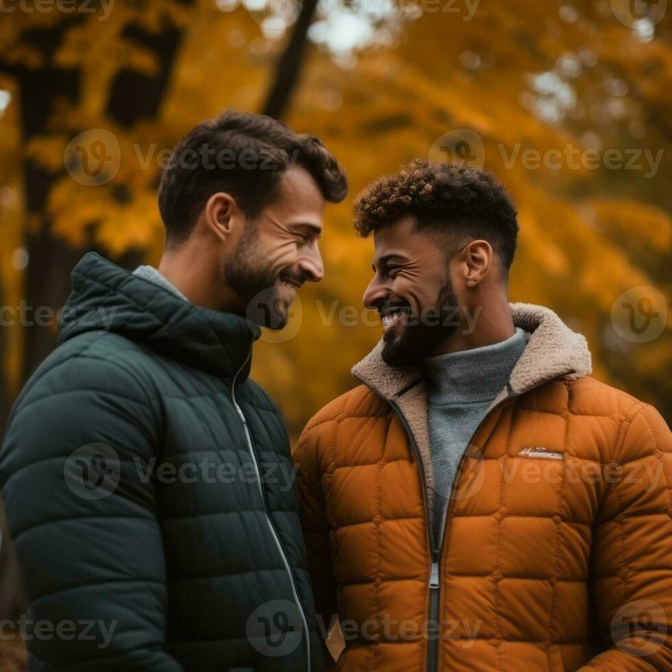 amoroso homosexual Pareja es disfrutando un romántico otoño día ai generativo foto