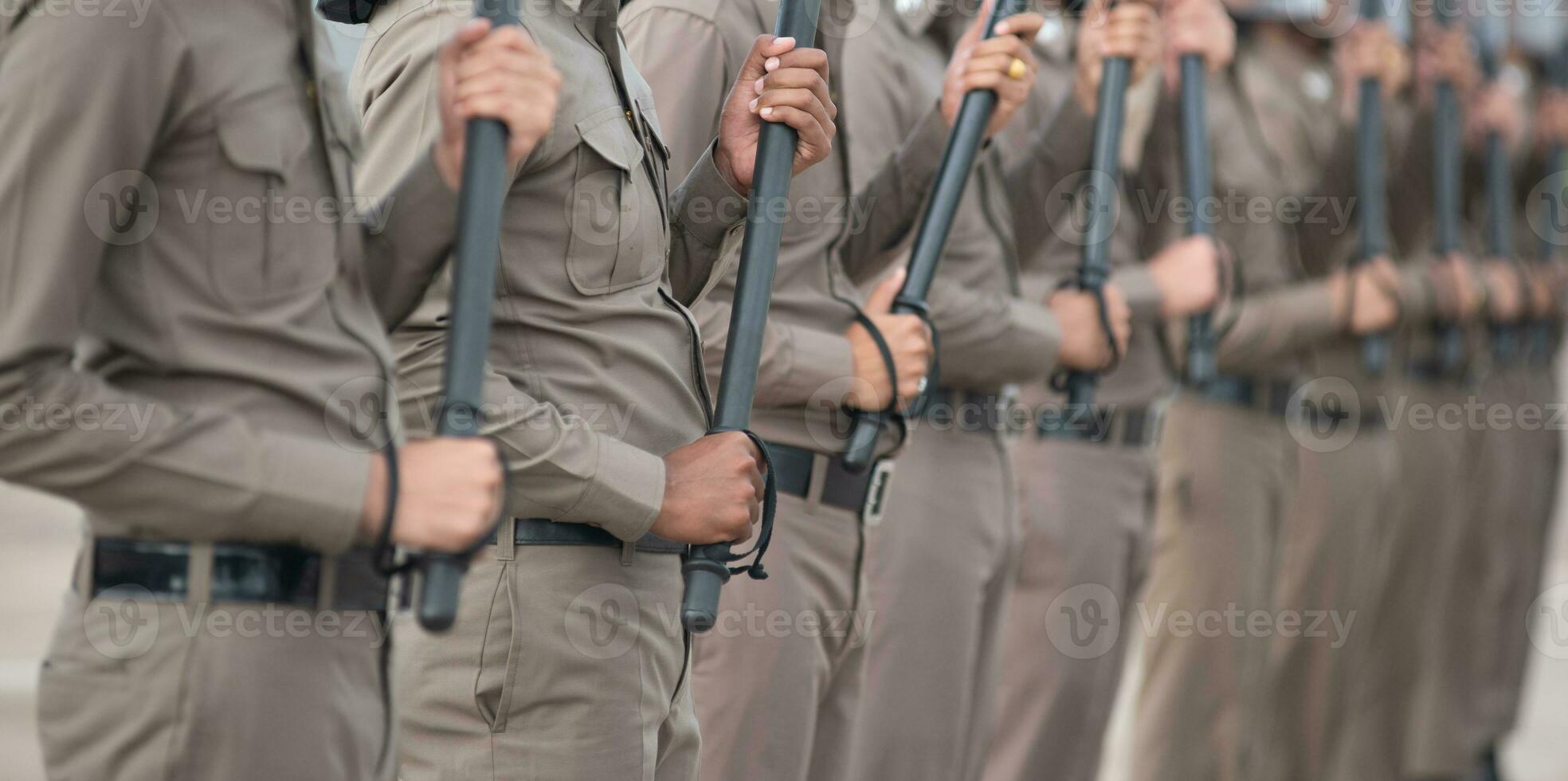 alboroto policía controlar el multitud. foto