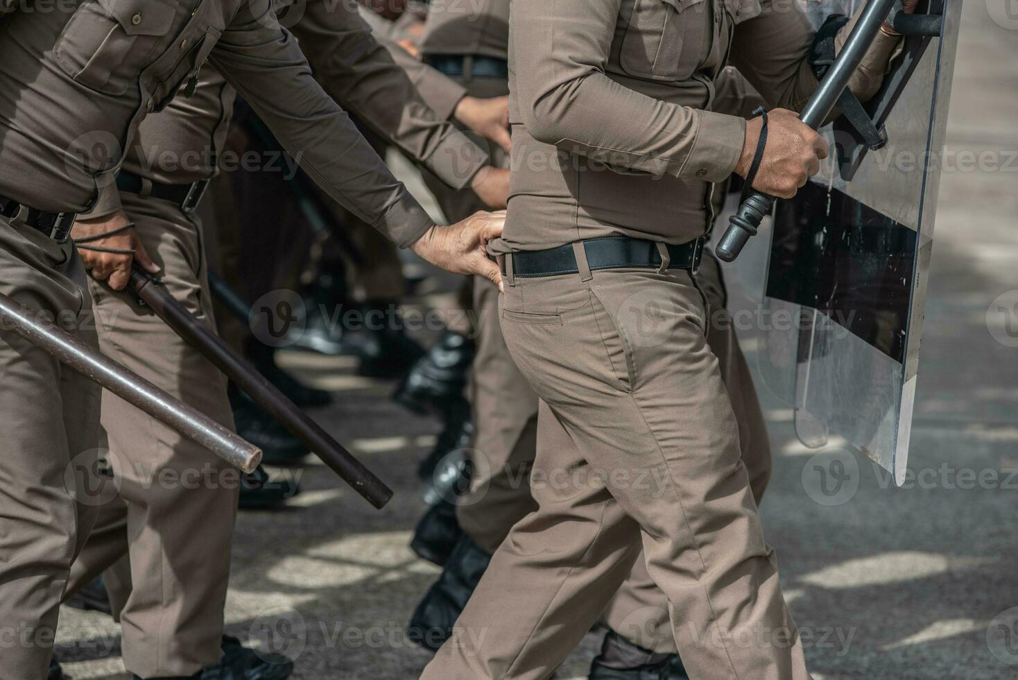 alboroto policía controlar el multitud. foto