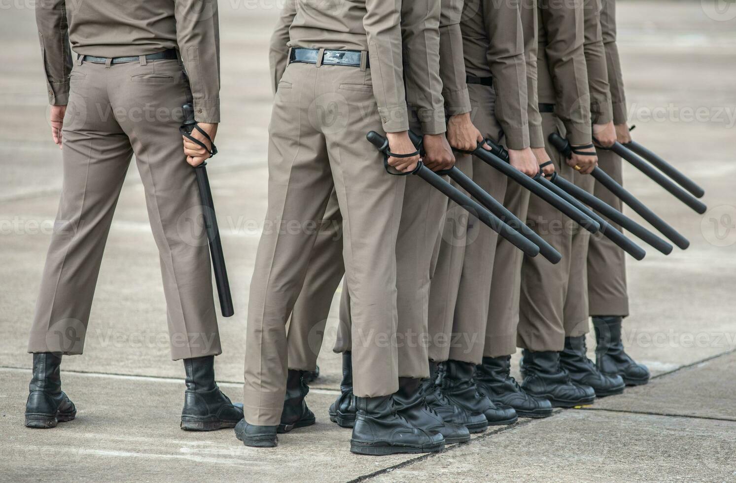 alboroto policía controlar el multitud. foto