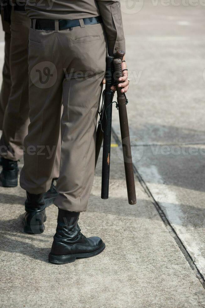 alboroto policía controlar el multitud. foto