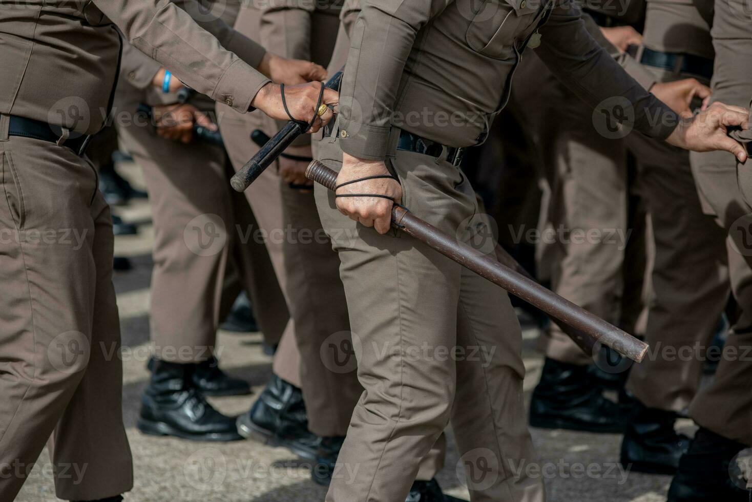 alboroto policía controlar el multitud. foto