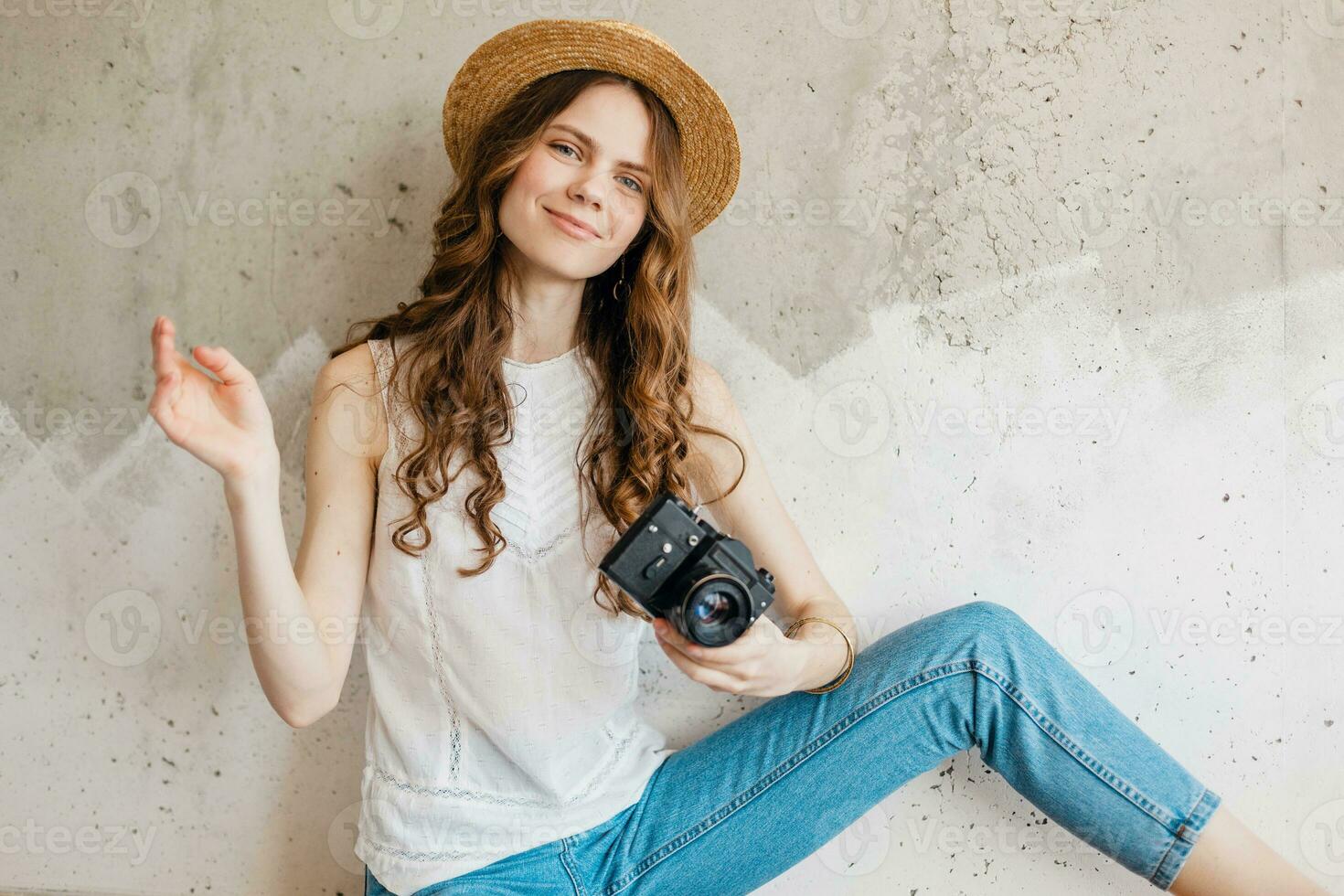 joven bonito mujer en verano vacaciones estilo atuendo participación Clásico foto cámara