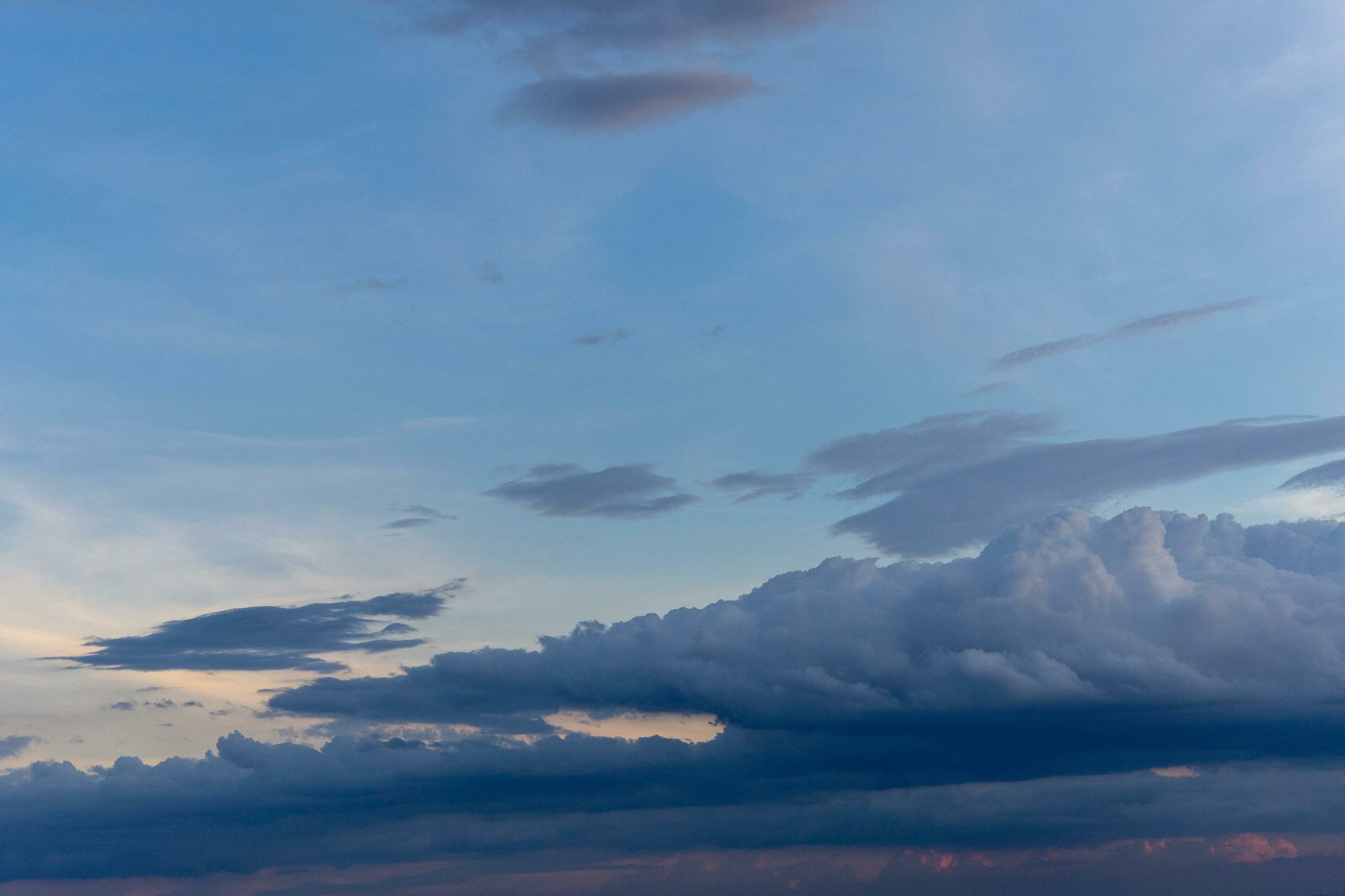 cloudy sky A big cloud floats in the sky. 29092887 Stock Photo at Vecteezy