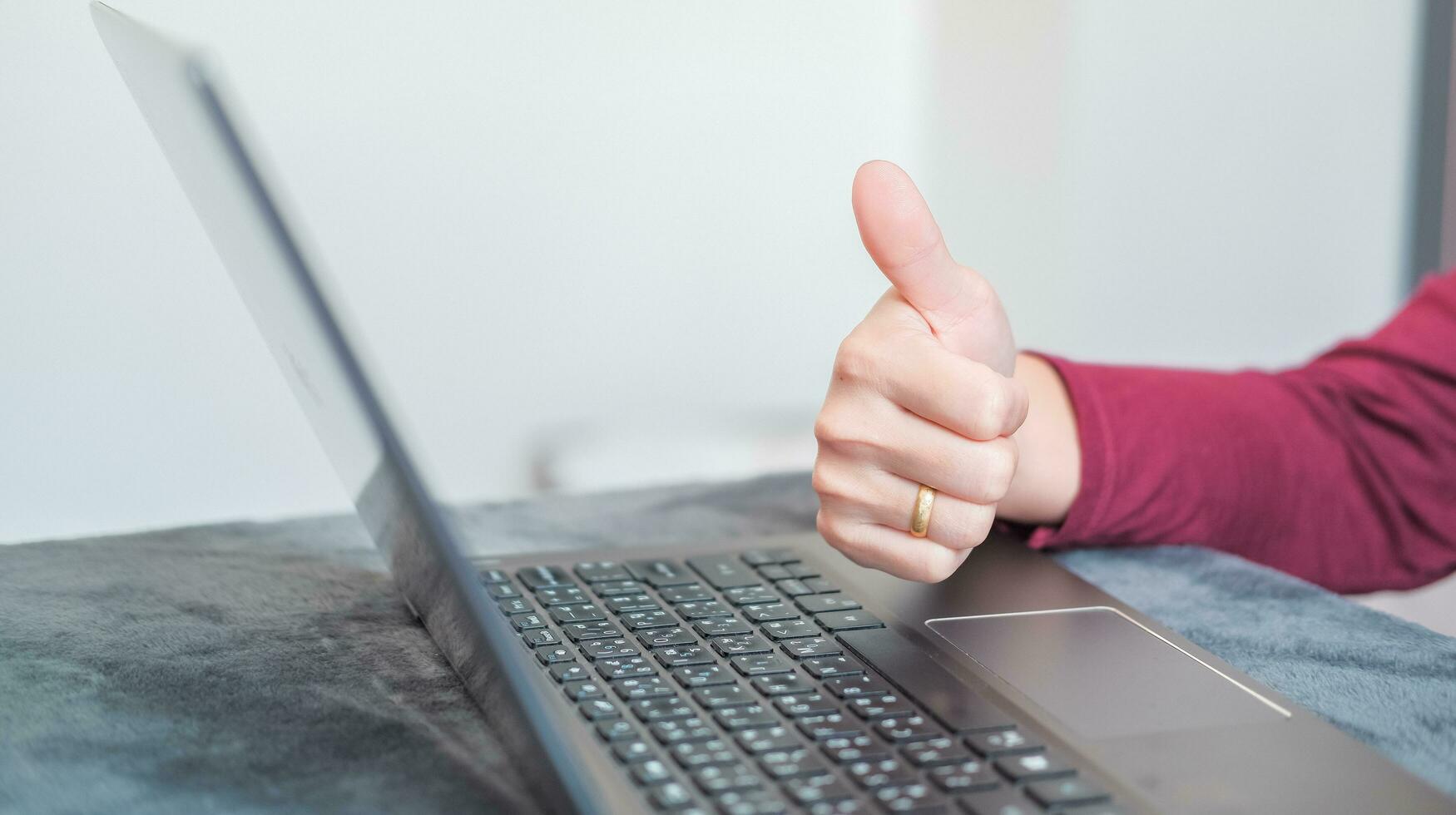 Businesswoman doing great hand and work on notebook, suitable for making infographics photo