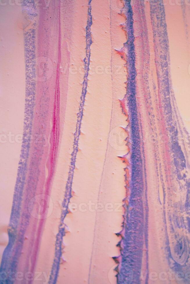 resumen creado utilizando el técnica de líquido acrílico. macro fotografía de el pequeñísimo detalles de un fotografía. el imagen muestra cómo desborda de sombras y colores de pintar asemejarse a espacio motivos foto