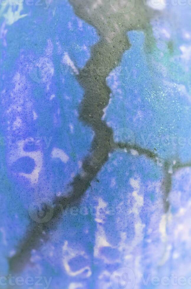 resumen fluido acrílico cuadro. jaspeado azul resumen antecedentes. líquido mármol modelo. mano pintado antecedentes con mezclado líquido rojo, azul y verde pinturas moderno Arte. foto