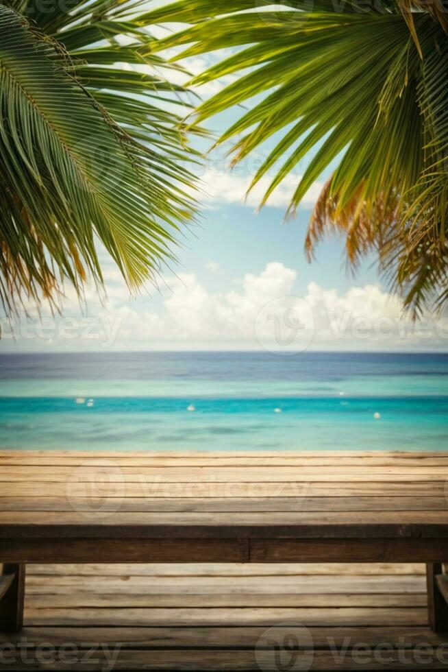 de madera mesa en el playa con palma arboles y azul cielo foto