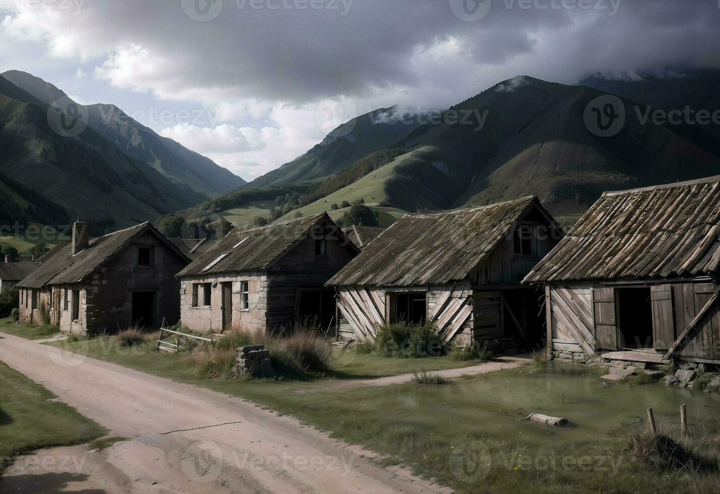 abandonado pueblo en el montañas en un soleado día después lluvia, arruinado casas y un suciedad la carretera. foto