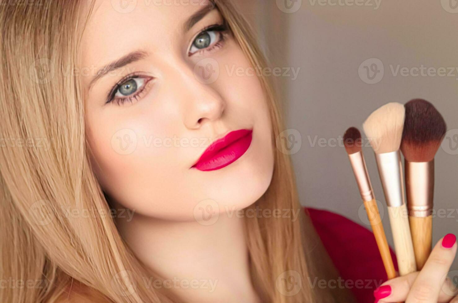 belleza, maquillaje y productos cosméticos, cara retrato de hermosa mujer con maquillaje cepillos, lujo cosmético producto, maquillaje artista o belleza blogger concepto foto