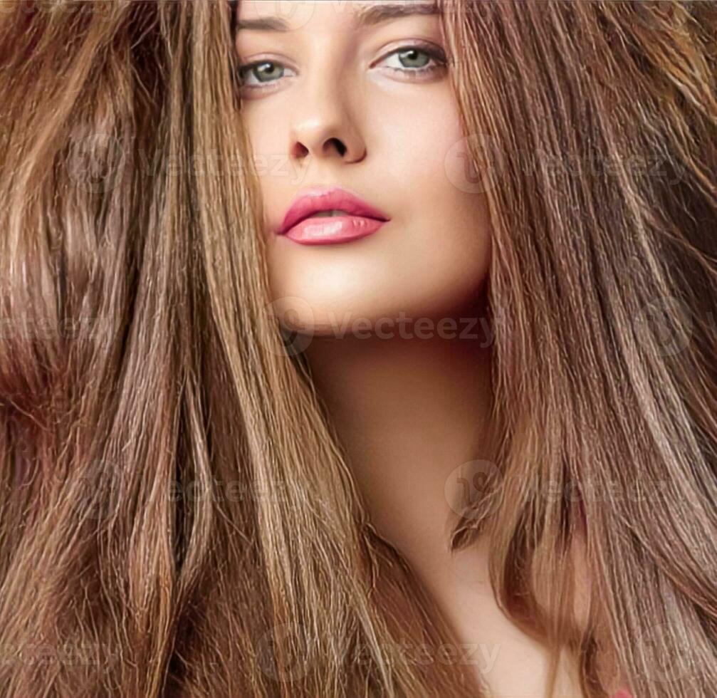 peinado, belleza y pelo cuidado, hermosa mujer con largo natural marrón cabello, glamour retrato para pelo salón y cuidado del cabello foto