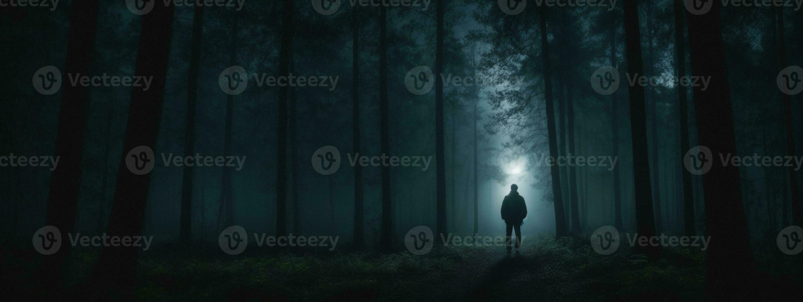 silueta de solitario hombre en bosque. ai generado foto