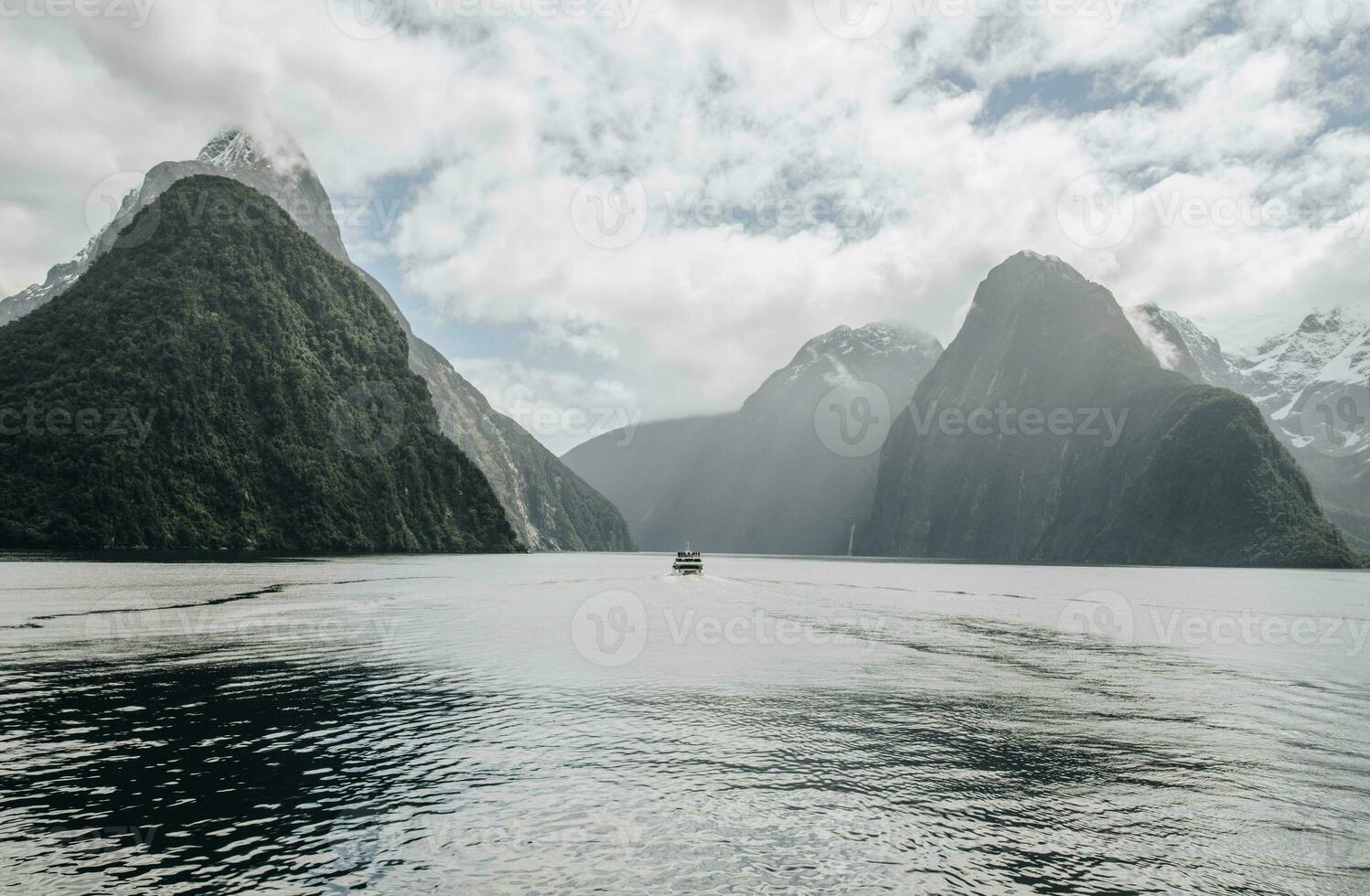 el paisaje ver de Milford sonido, nuevo de zelanda más espectacular natural atracción en sur isla de nuevo zelanda foto