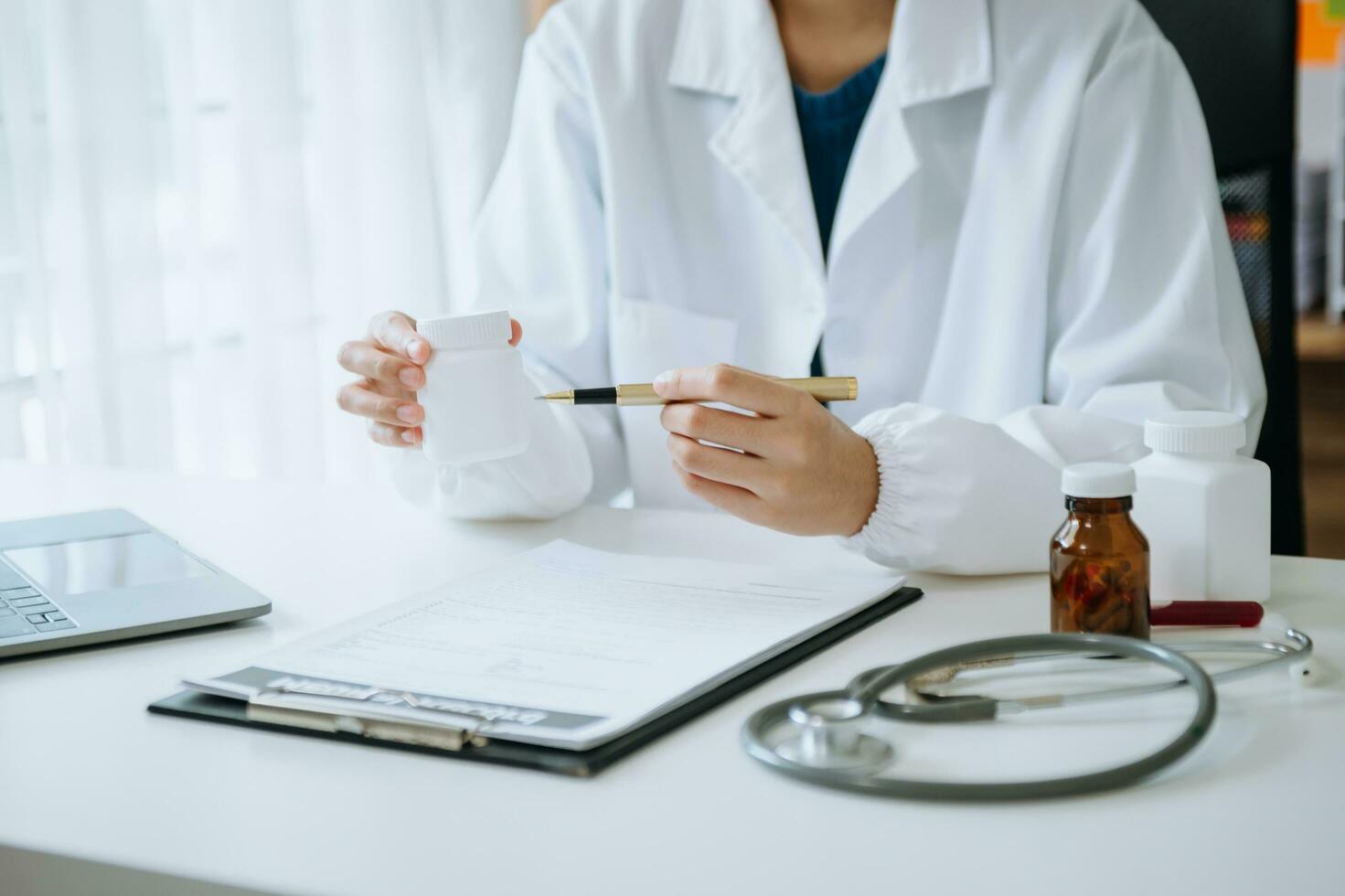 Doctors explain the use of medication to patients. healthcare and medical concept. photo