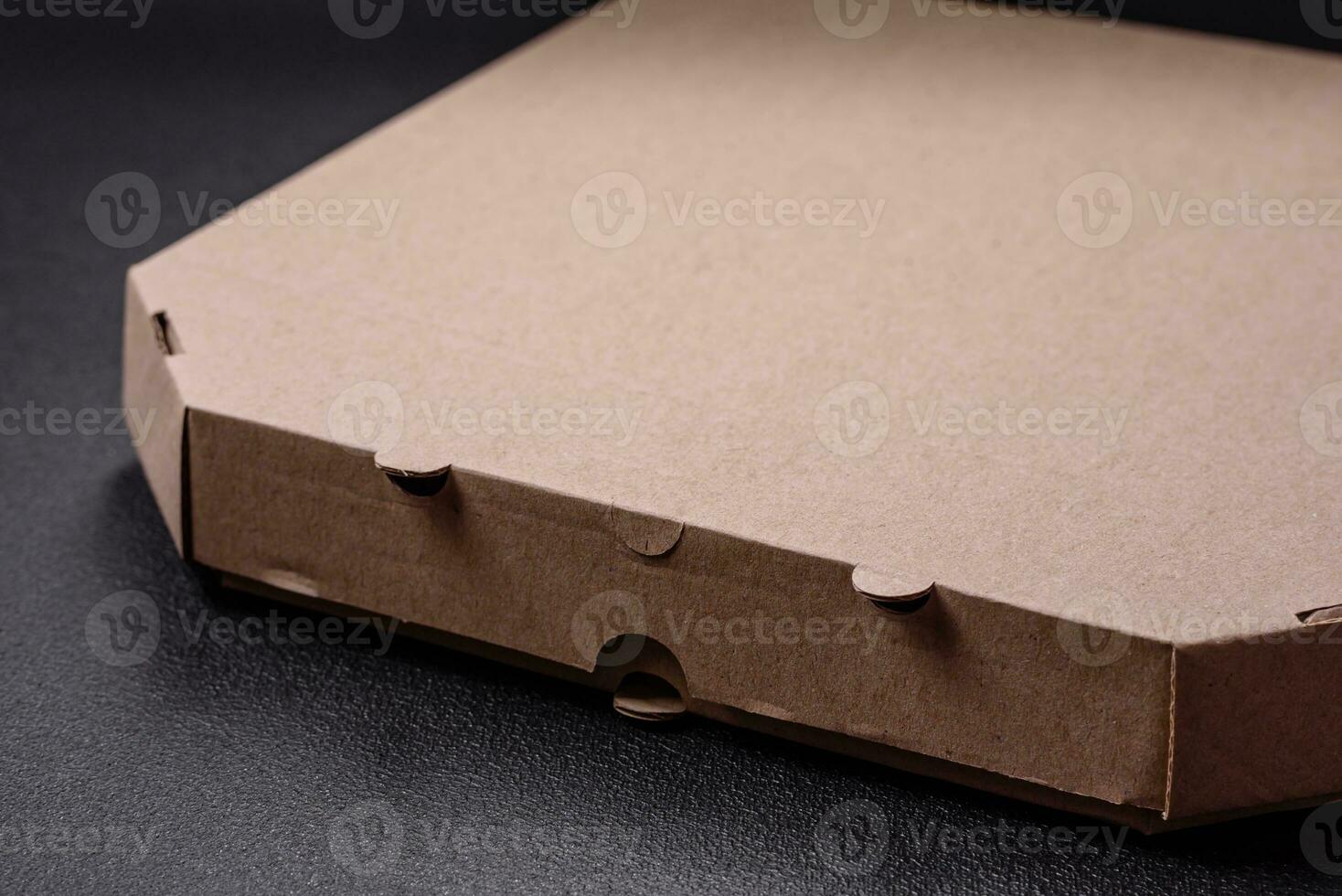 vacío cartulina rectangular marrón caja para entrega de delicioso Pizza foto