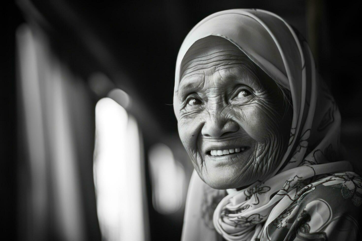 Senior woman smiling in an afternoon photo