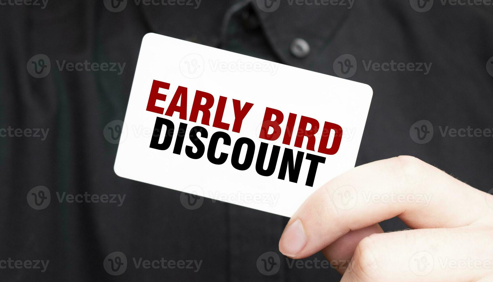 Businessman holding a card with text EARLY BIRD DISCOUNT, business concept photo