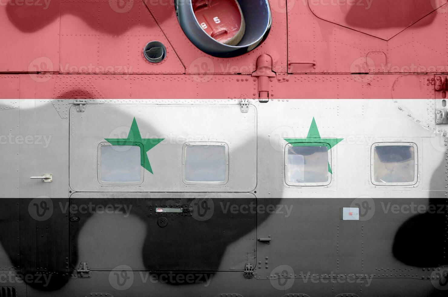 Siria bandera representado en lado parte de militar blindado helicóptero de cerca. Ejército efectivo aeronave conceptual antecedentes foto