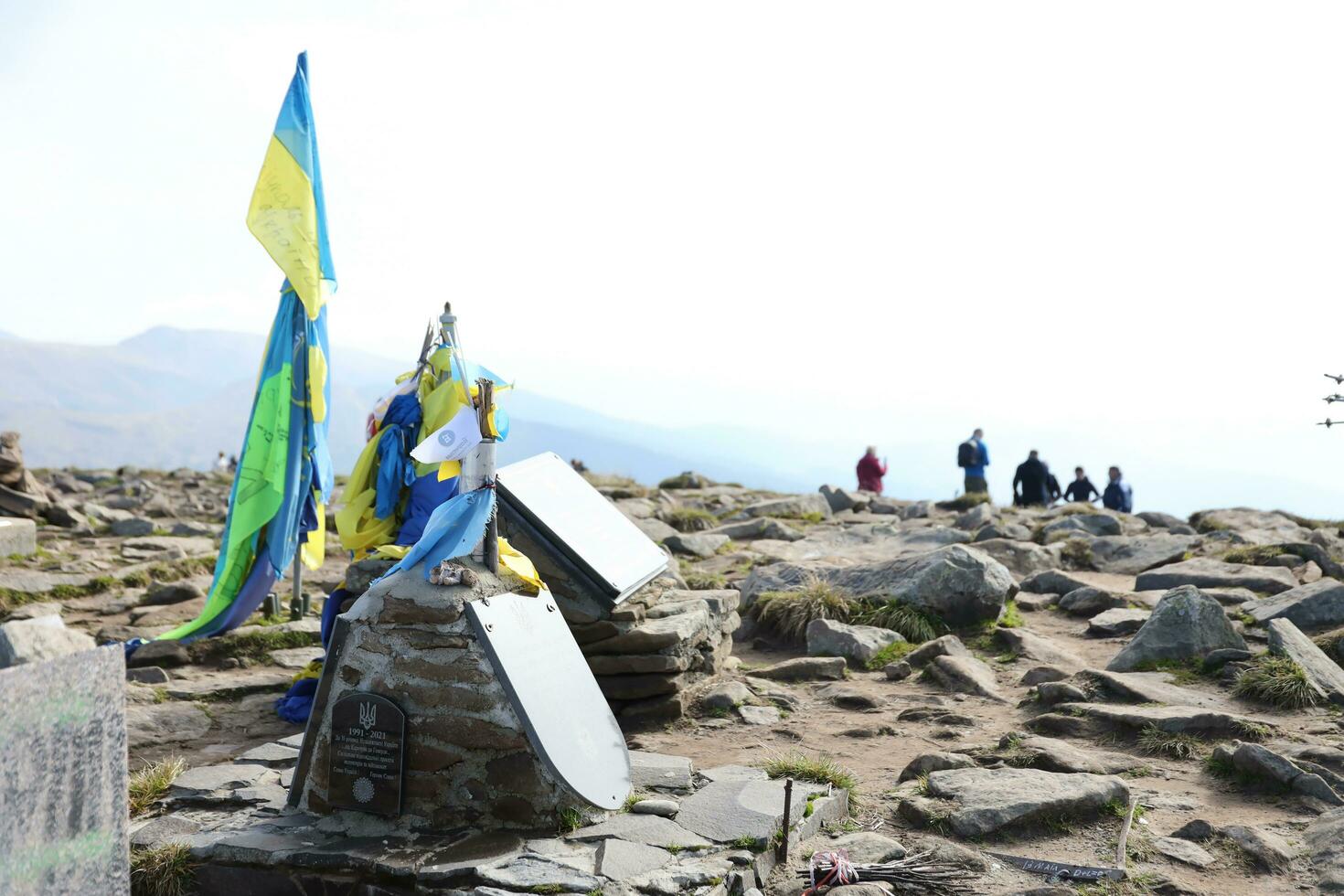 CARPATHIAN MOUNTAINS, UKRAINE - OCTOBER 8, 2022 Ukrainian monument at peak of Hoverla mountain in Carpathians photo