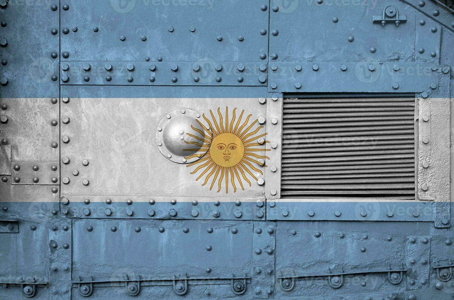 argentina bandera representado en lado parte de militar blindado tanque de cerca. Ejército efectivo conceptual antecedentes foto