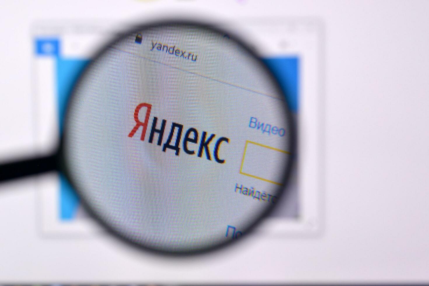 Homepage of yandex website on the display of PC, url - yandex.ru. photo