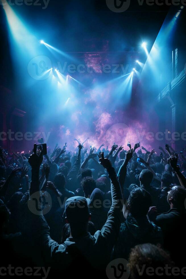 etapa Encendiendo brillante abajo desde el arriba, muchos personas participación su móvil teléfono destello, bailando en azul y púrpura. ai generativo foto