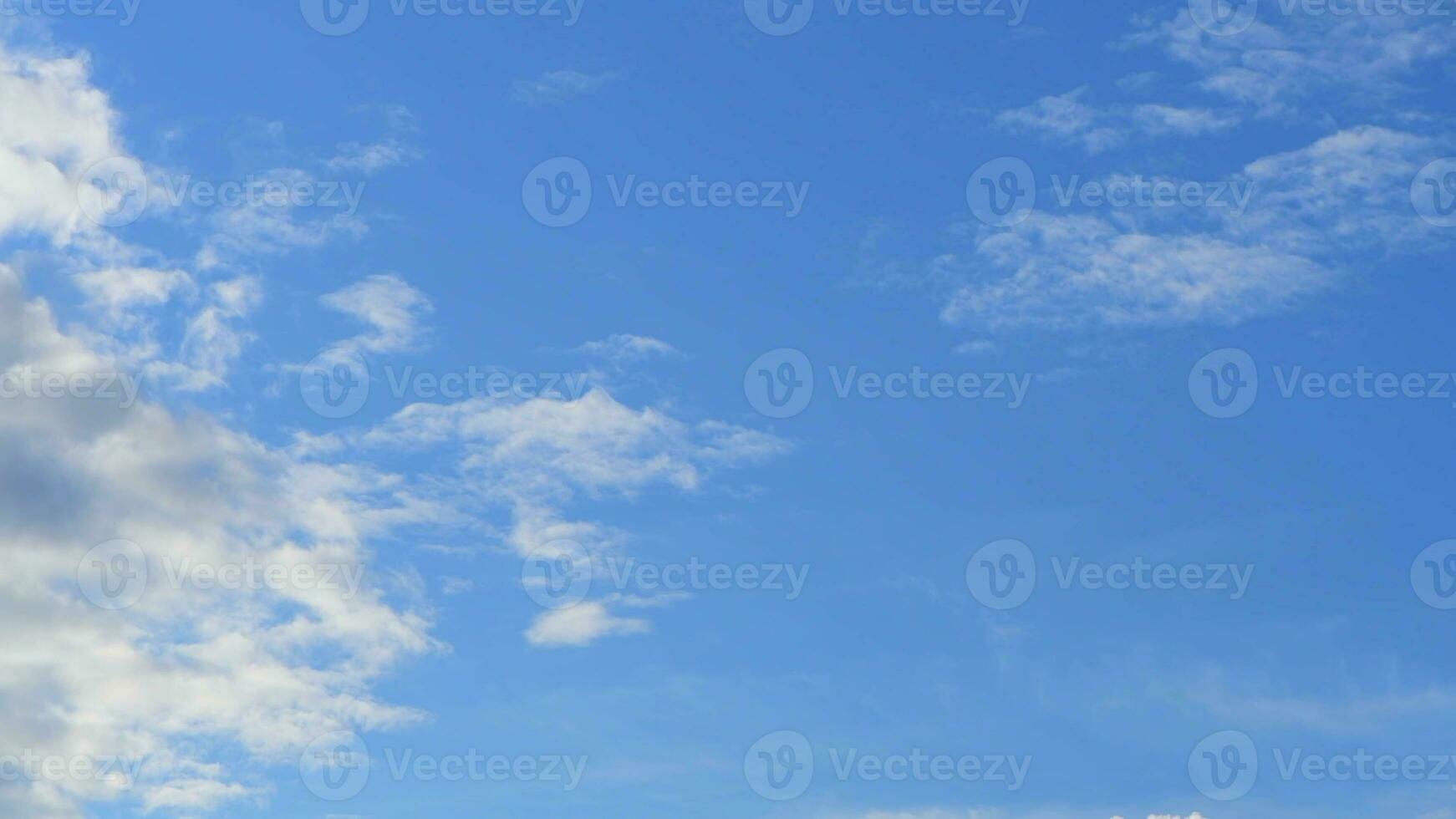 Beautiful cumulus clouds in the blue sky. natural background photo