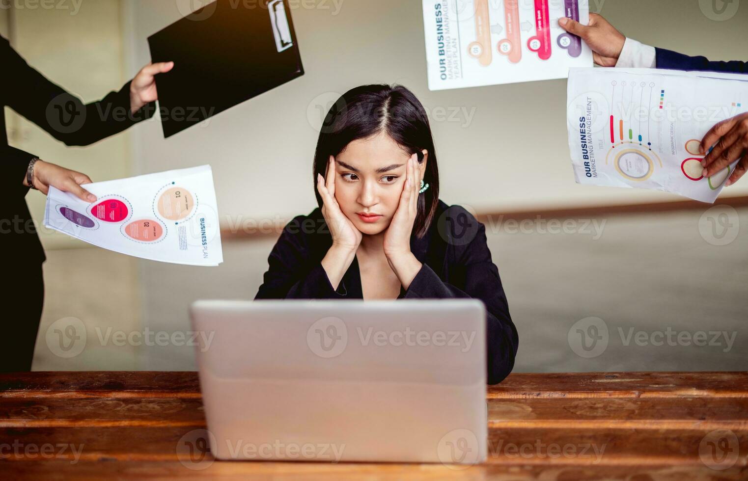 Problems from work, a lot of work, heavy work, emotional stress Take-off condition Running out of energy at work fatigue, weakness, laziness photo