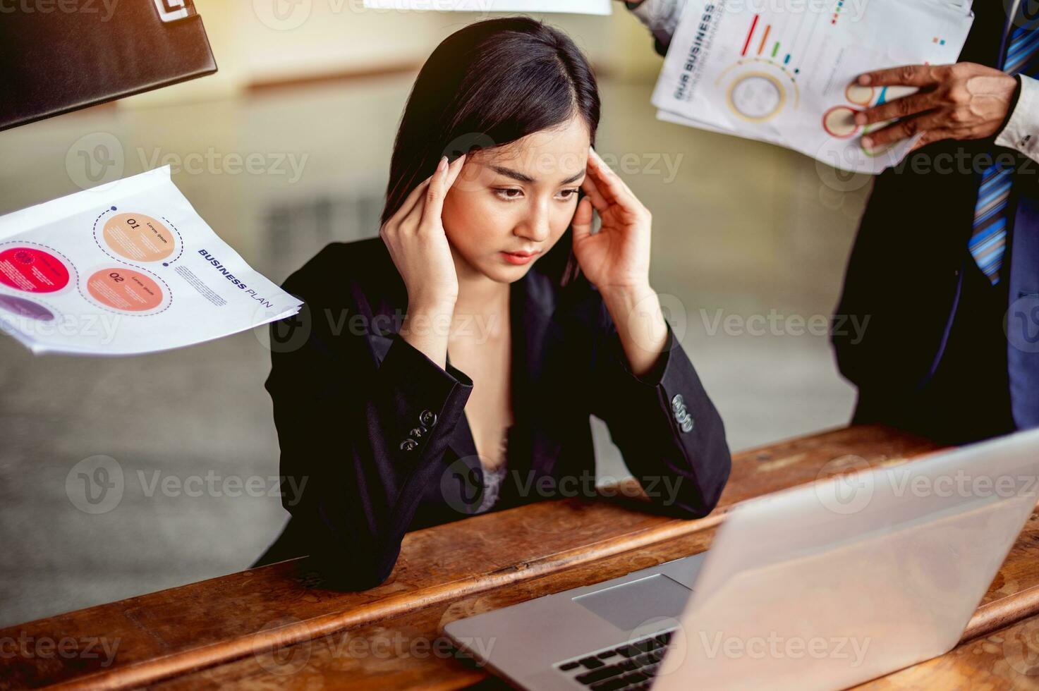 Problems from work, a lot of work, heavy work, emotional stress Take-off condition Running out of energy at work fatigue, weakness, laziness photo
