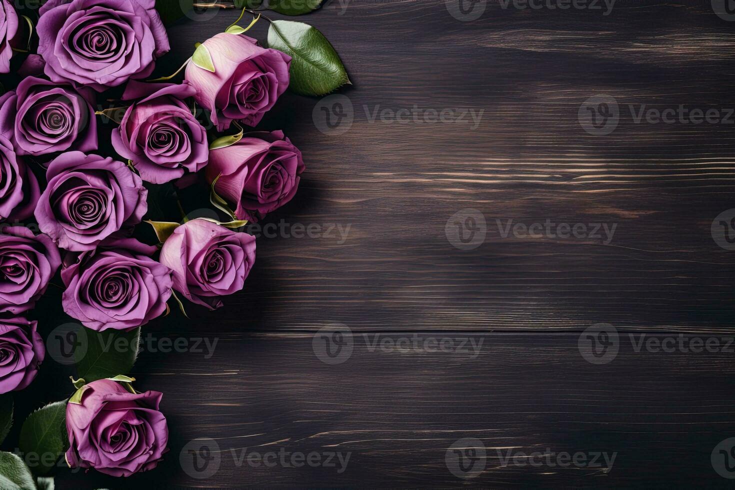 hermosa púrpura rosas en oscuro de madera antecedentes parte superior vista, floral modelo con Copiar espacio foto