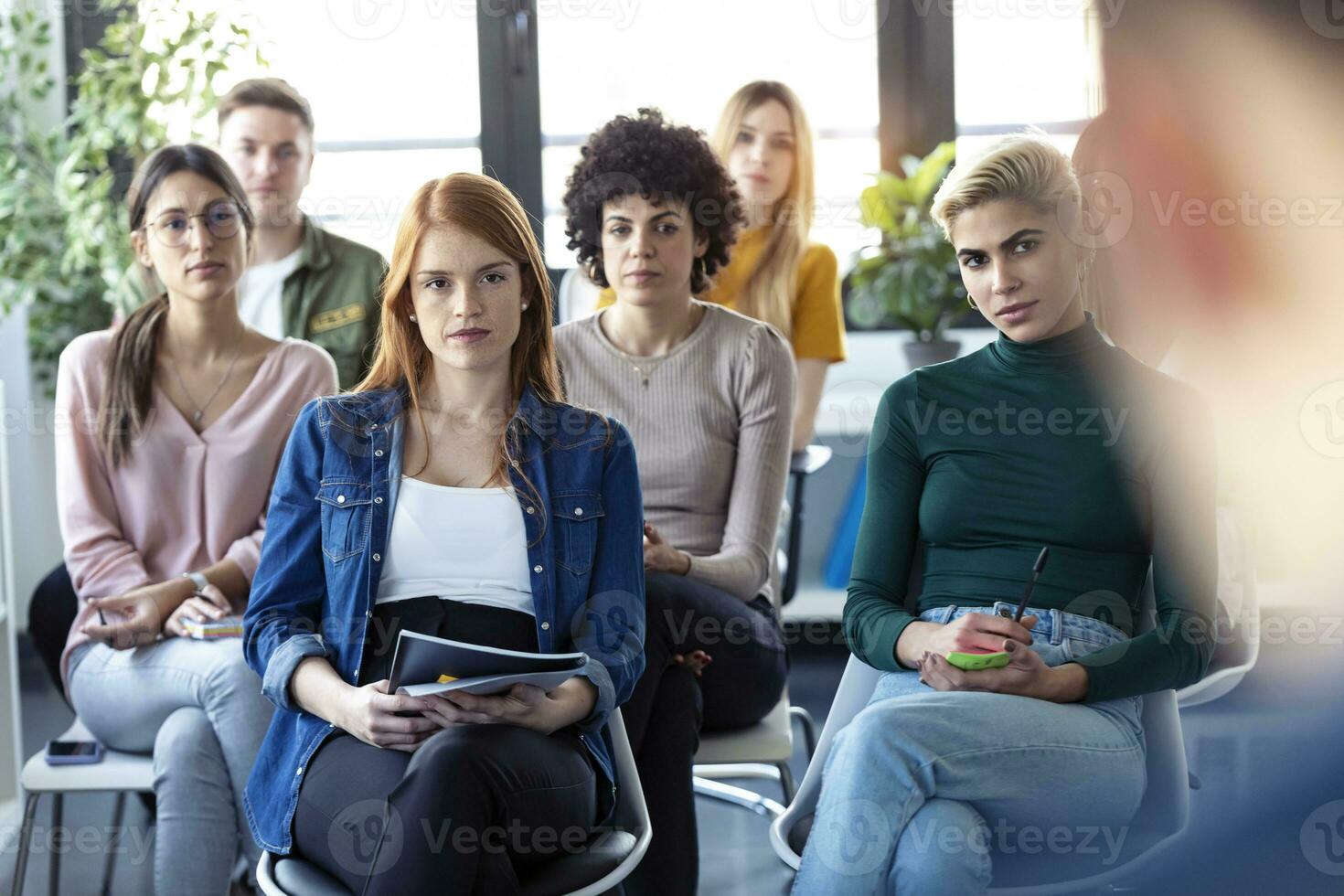 mujer de negocios durante un formación foto