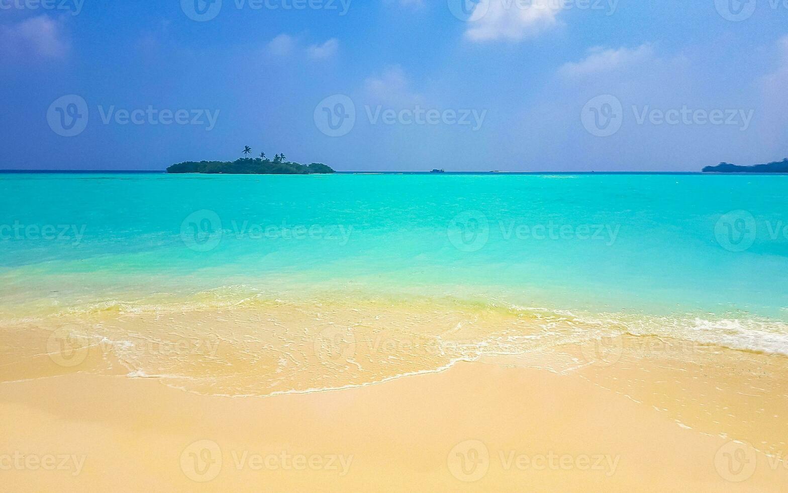 Natural tropical turquoise sandbank islands Madivaru Finolhu Rasdhoo Atoll Maldives. photo