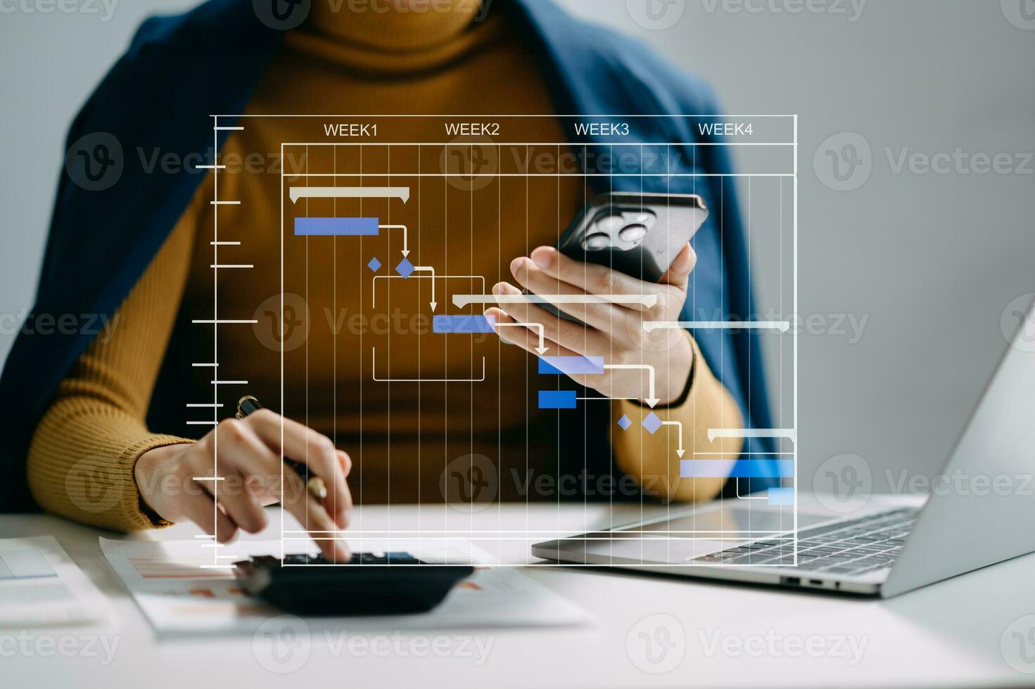 gerente de proyecto trabajando y actualizando tareas con hitos de planificación de progreso y diagrama de programación de diagramas de gantt. negocios que trabajan con teléfonos inteligentes, tabletas y computadoras portátiles foto