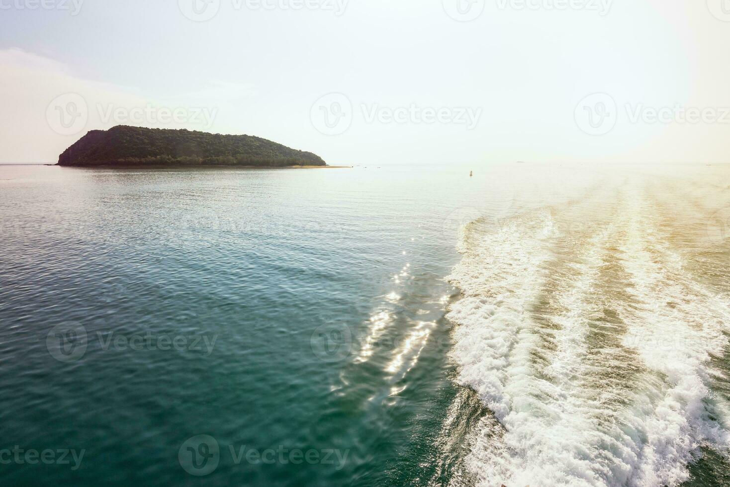 Travel by boat to Ko Pha Ngan photo