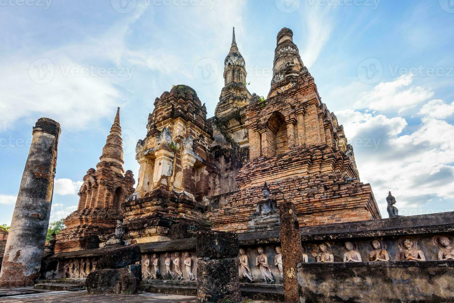 antiguo capilla en sukhothai histórico parque foto