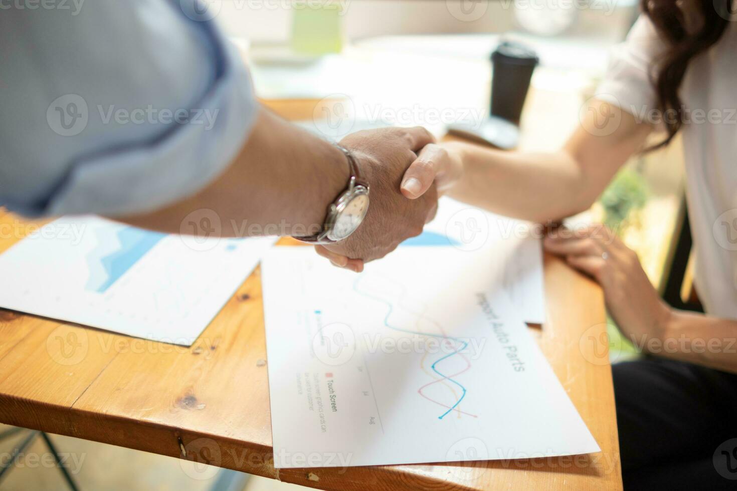 Businessmen and investors shake hands after attending  meeting with advisory team after receiving advice from  advisory team about jointly invested business. Businessmen Team handshake concept photo