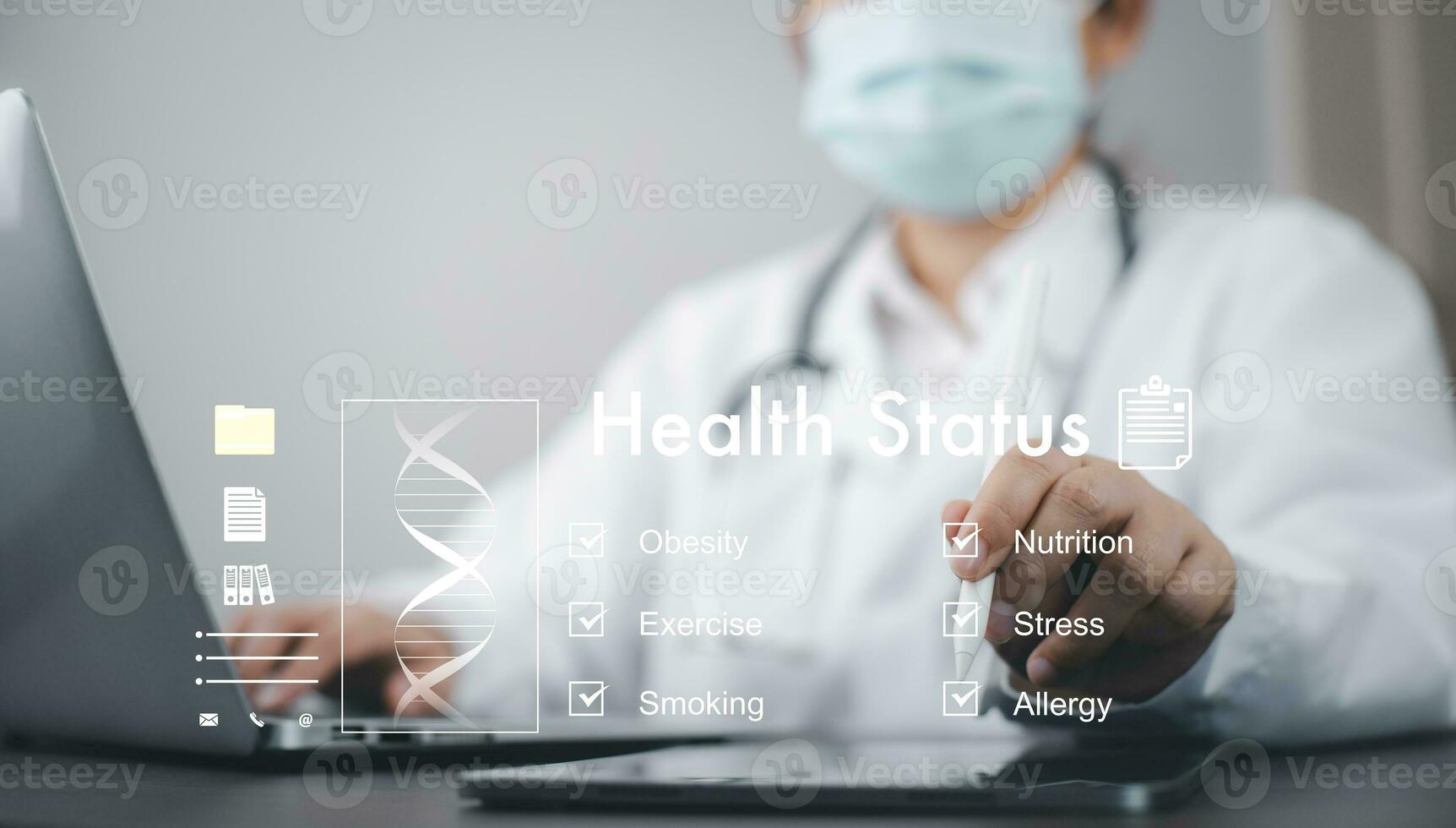 Lista de Verificación salud médico concepto, médico médico y médico tecnología y futurista concepto, médico utilizando ordenador portátil y salud médico red conexión icono en virtual pantalla interfaz foto