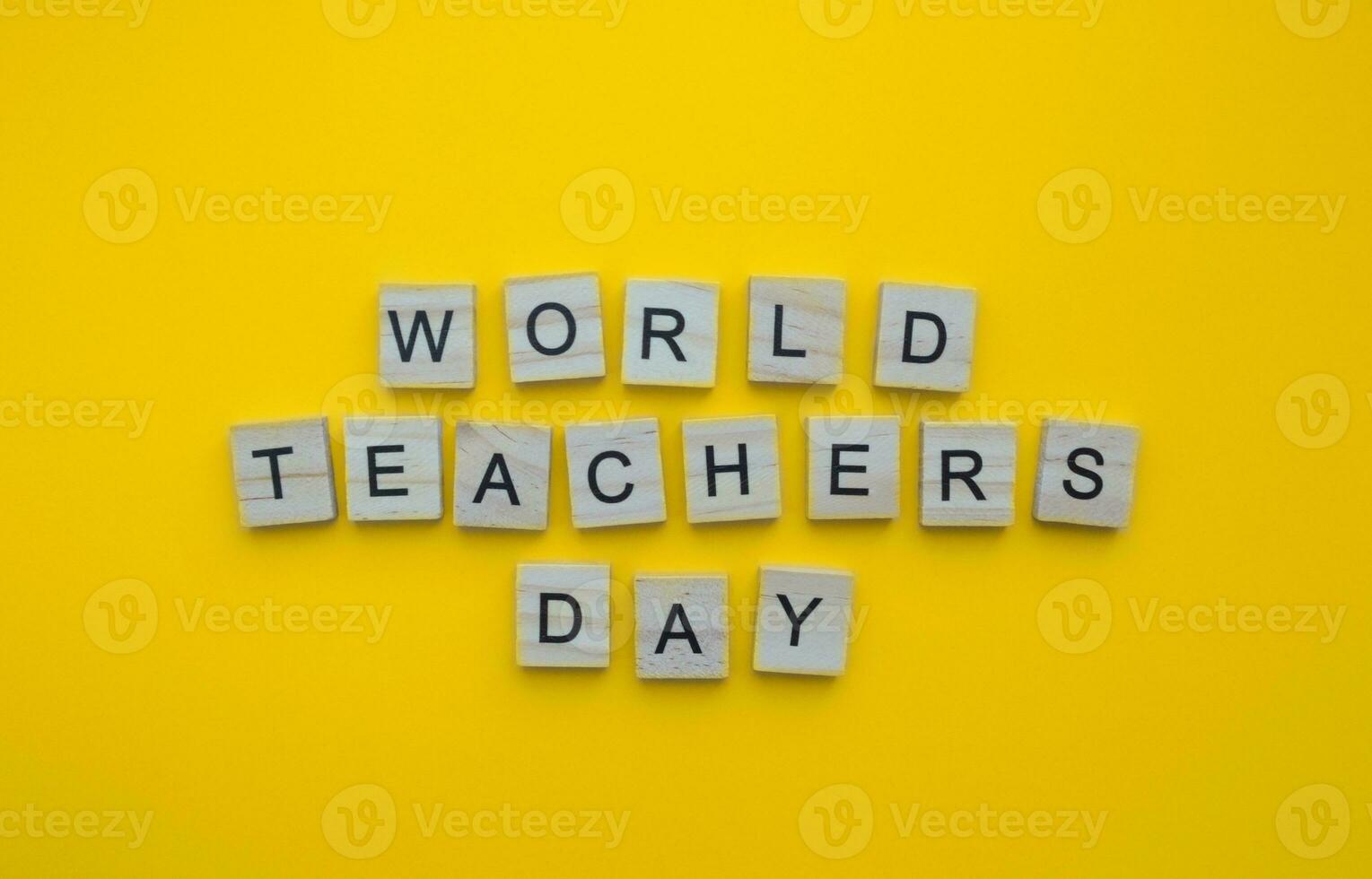 octubre 5, mundo profesores día, minimalista bandera con el inscripción en de madera letras foto