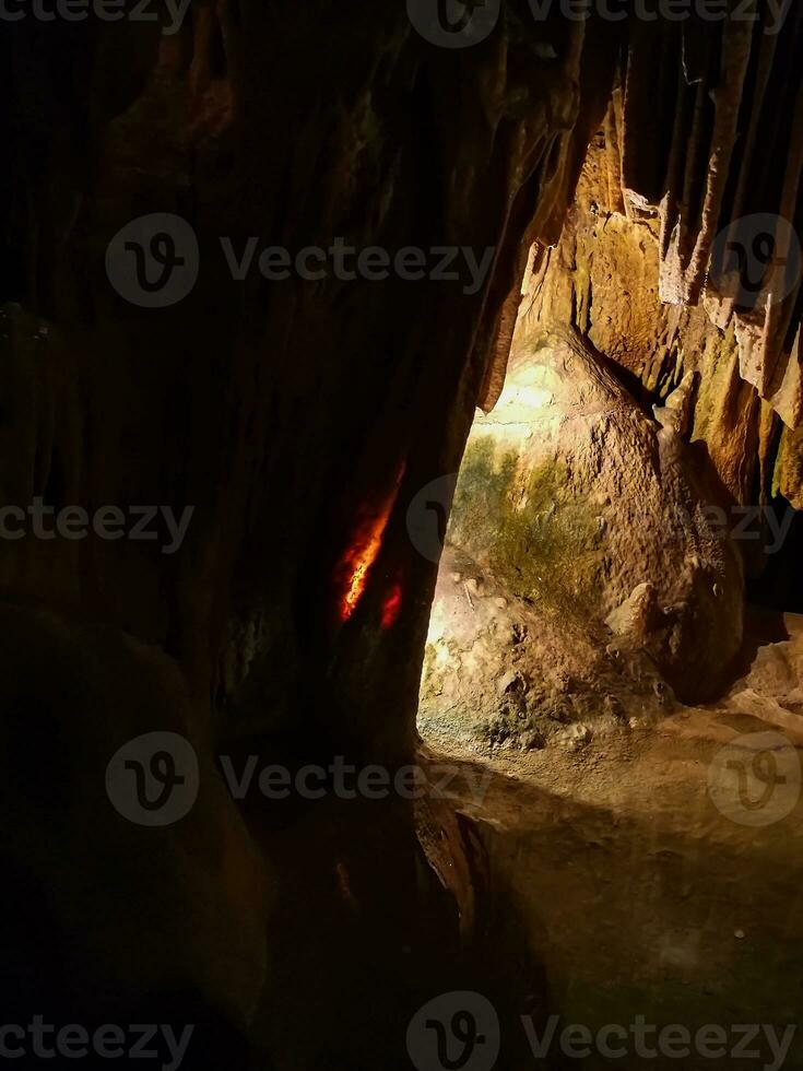 detalle de cuevas en el serra Delaware mira aire, en Portugal foto