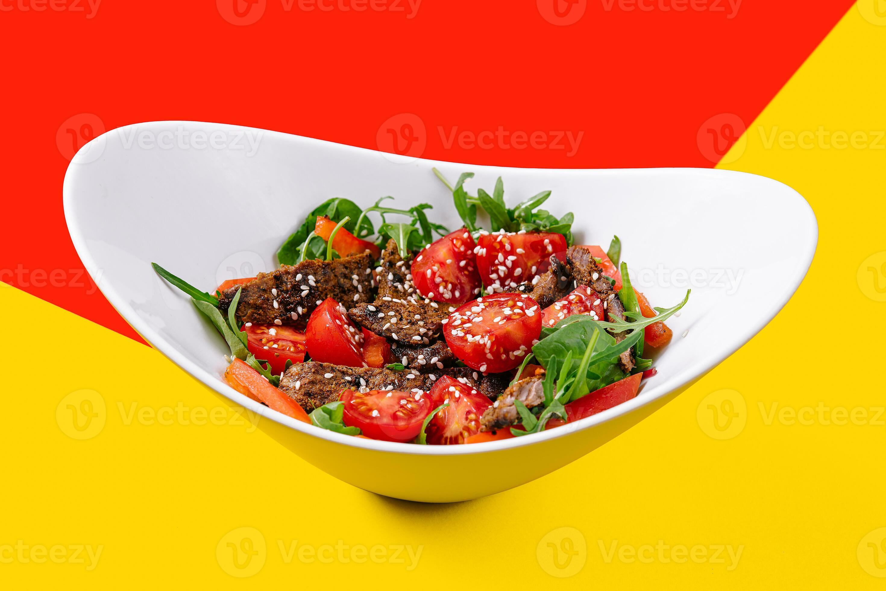 Straccetti Grilled beef with arugula and tomatoes 30517048 Stock Photo ... Straccetti Grilled beef with arugula and tomatoes 30517048 Stock Photo ...