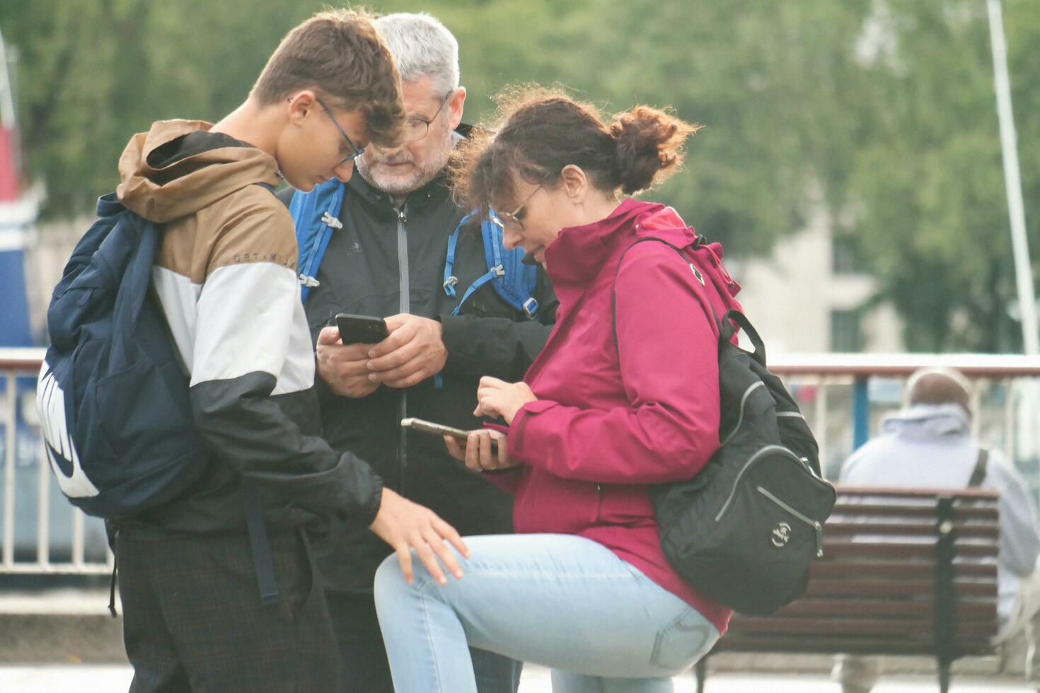 más hermosa imagen de internacional y local turista personas son visitando el central Londres capital ciudad de Inglaterra Reino Unido durante verano vacaciones a río Támesis Londres ojo. capturado en junio 8, 2023 foto