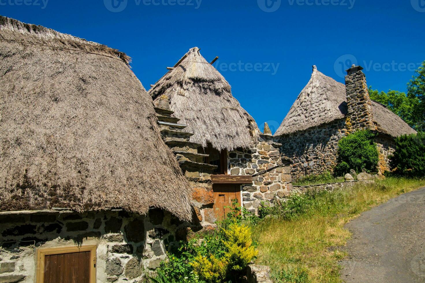 toit de chaume en auvergne photo