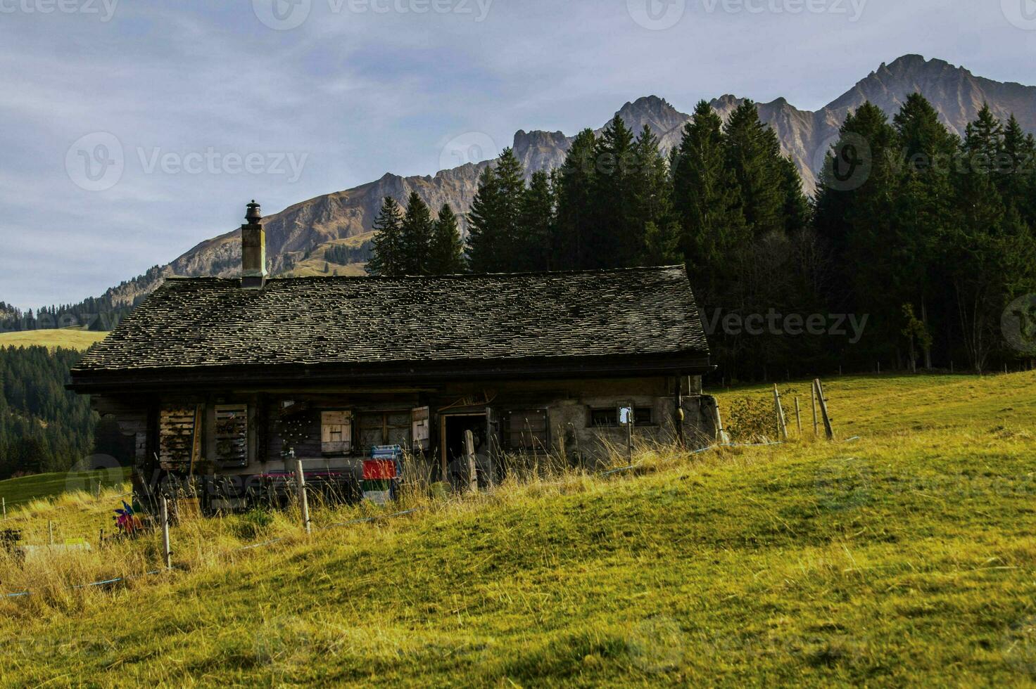 a small cabin in the mountains photo