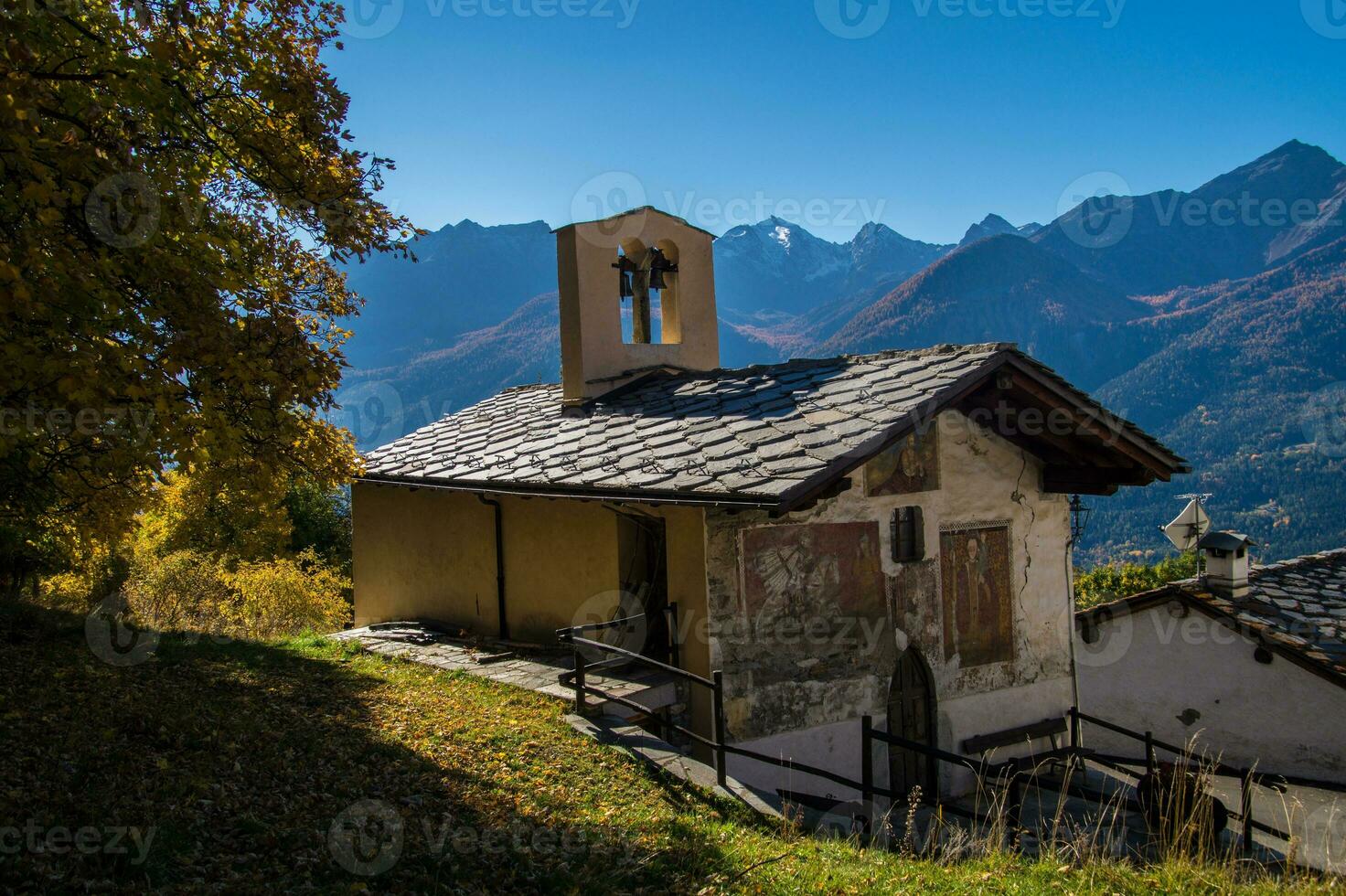 paysage des alpes suisse en automne photo