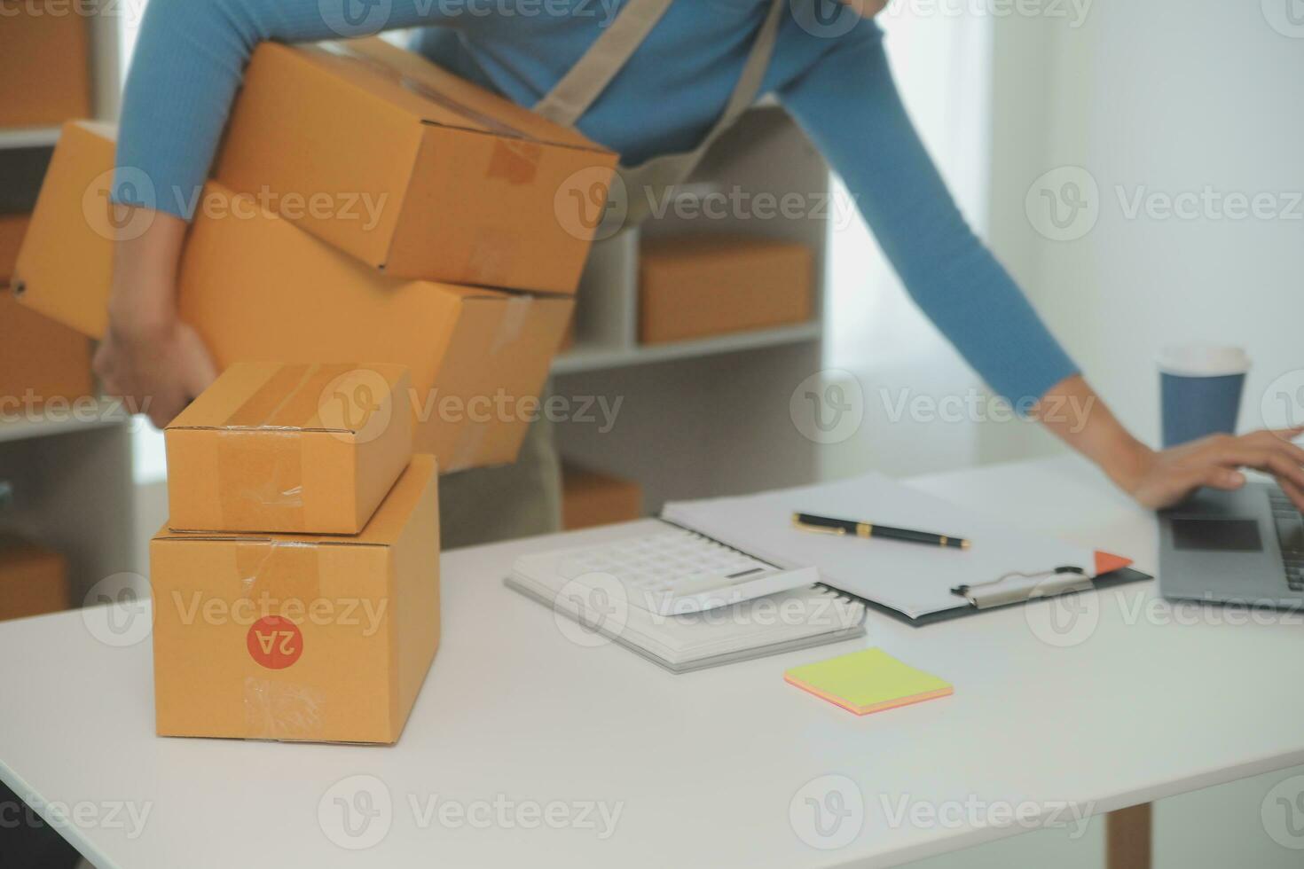 Business woman start up small business entrepreneur SME success .freelance woman working at home with Online Parcel delivery. SME and packaging deliveryconcept photo