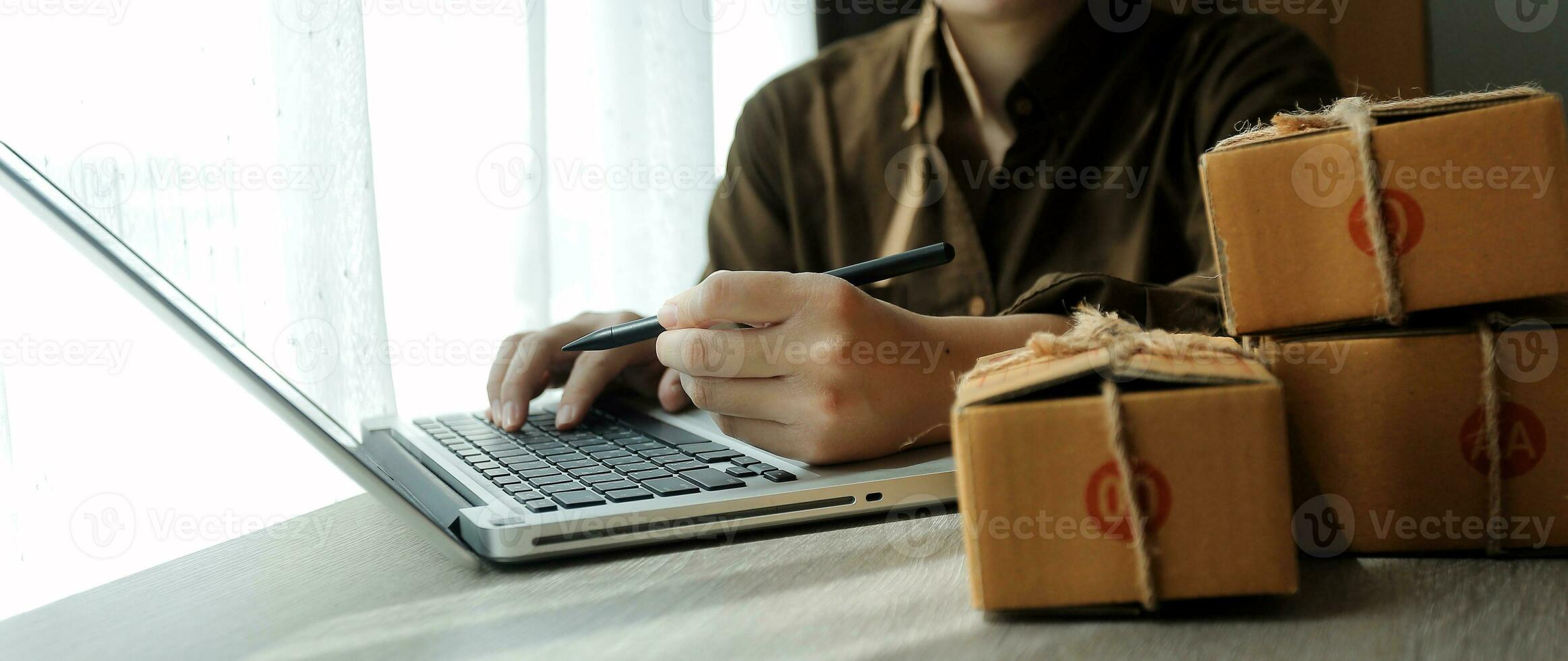 Business woman start up small business entrepreneur SME success .freelance woman working at home with Online Parcel delivery. SME and packaging deliveryconcept photo