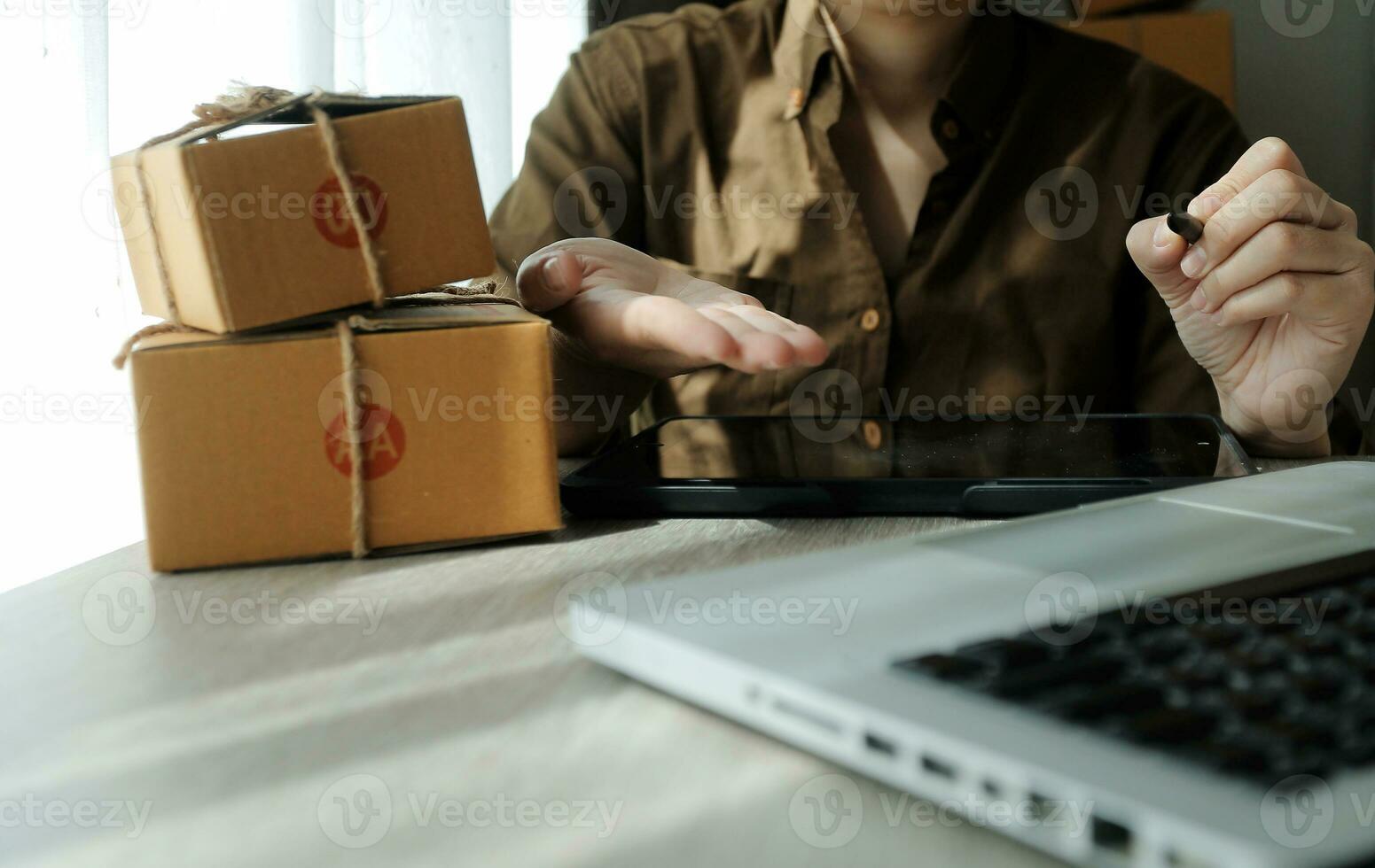 Business woman start up small business entrepreneur SME success .freelance woman working at home with Online Parcel delivery. SME and packaging deliveryconcept photo