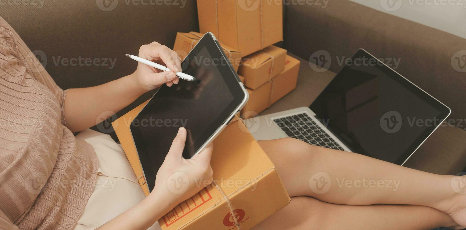 Business woman start up small business entrepreneur SME success .freelance woman working at home with Online Parcel delivery. SME and packaging deliveryconcept photo