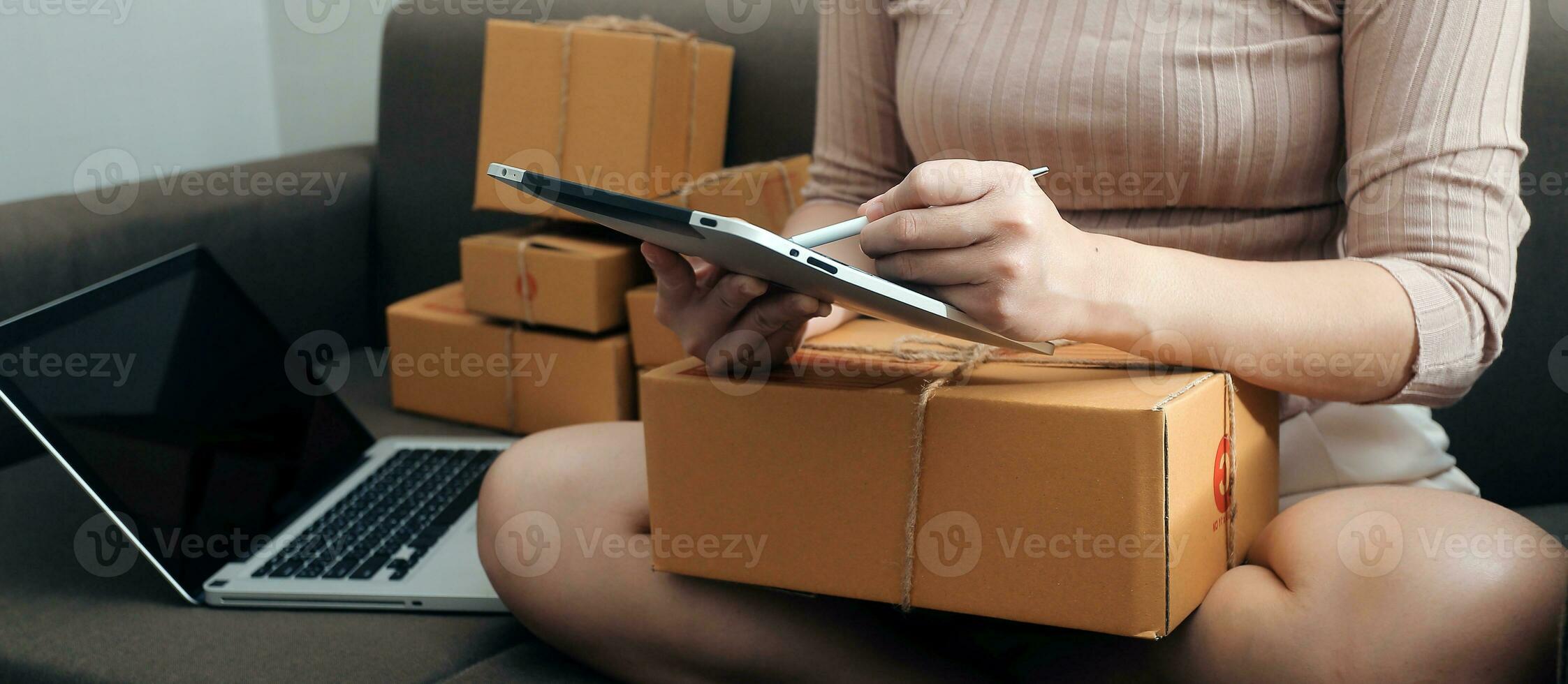 Business woman start up small business entrepreneur SME success .freelance woman working at home with Online Parcel delivery. SME and packaging deliveryconcept photo