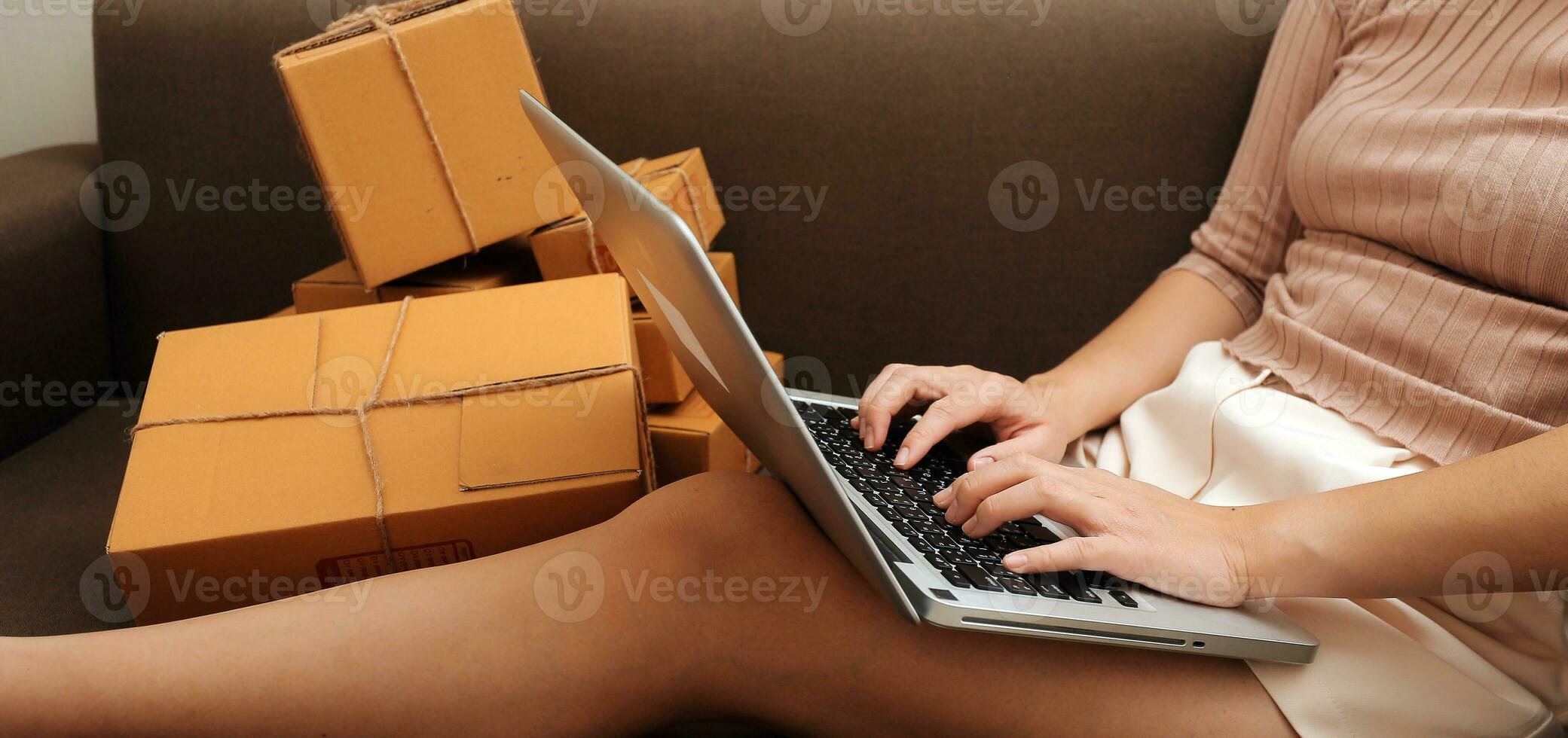 Business woman start up small business entrepreneur SME success .freelance woman working at home with Online Parcel delivery. SME and packaging deliveryconcept photo